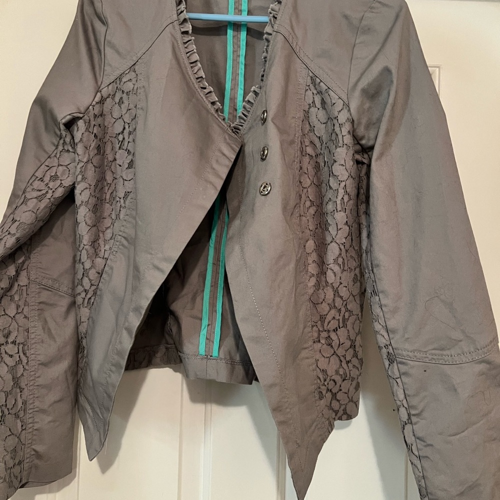 Cute Lightweight Jacket Perfect For Spring! - image 5